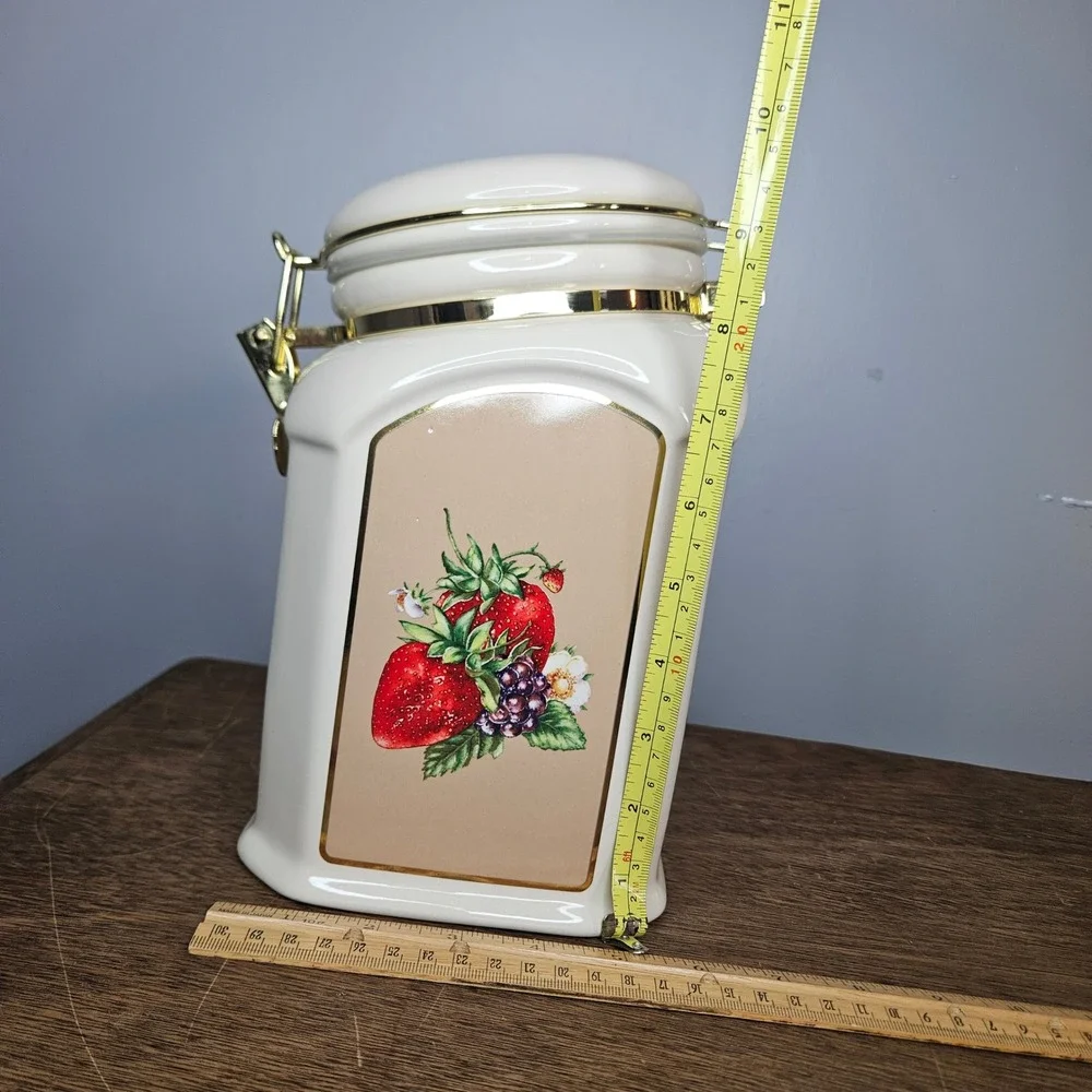 Knott's Berry Farm Ceramic Cookie Jar Berry Fruit Airtight Bale Flip Top Cream - Picture 4 of 8